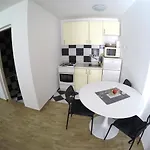 Peach Apartment's Repic 公寓 比比涅