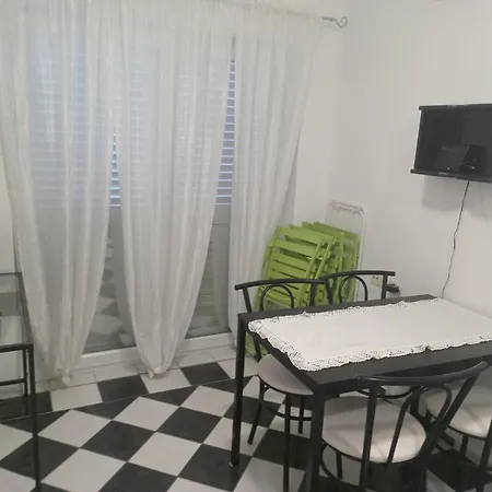 Peach Apartment's Repic