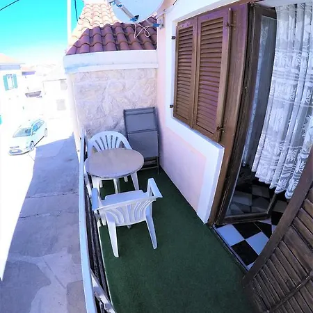 Peach Apartment's Repic