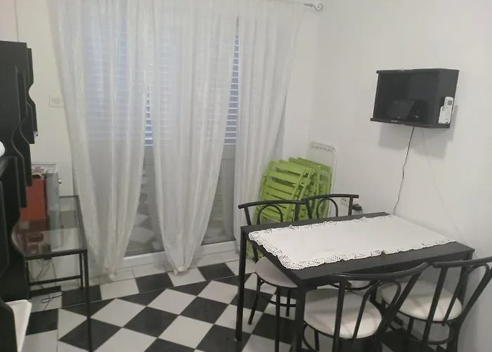 Peach Apartment's Repic