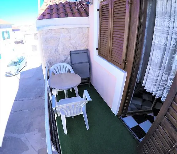 Peach Apartment's Repic